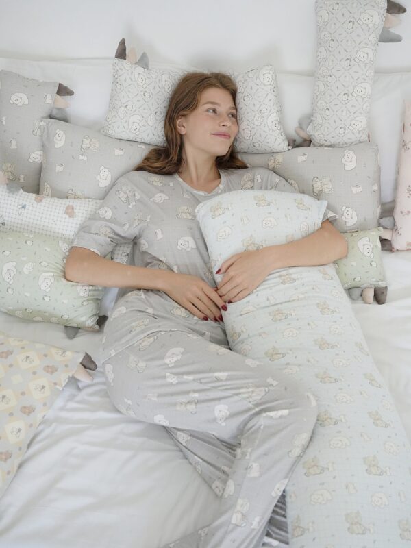 Carrol Baby X Mon n Harper Hugging Pillow Adult Size - Bantal Dewasa Tencel - Carrol X Mon n Harper Collections - Gambar 3